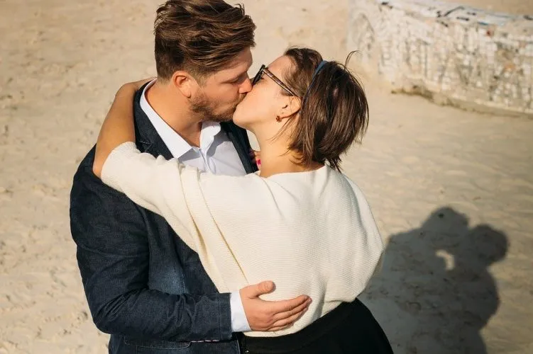 Rainbow kiss : 5 choses à savoir sur ce baiser tendance