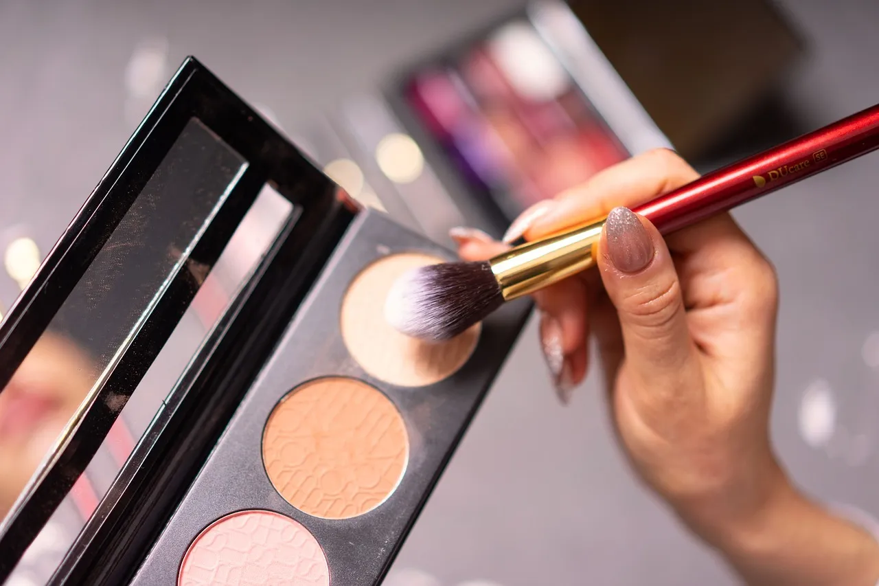 Comment se former au maquillage pour un teint parfait ?