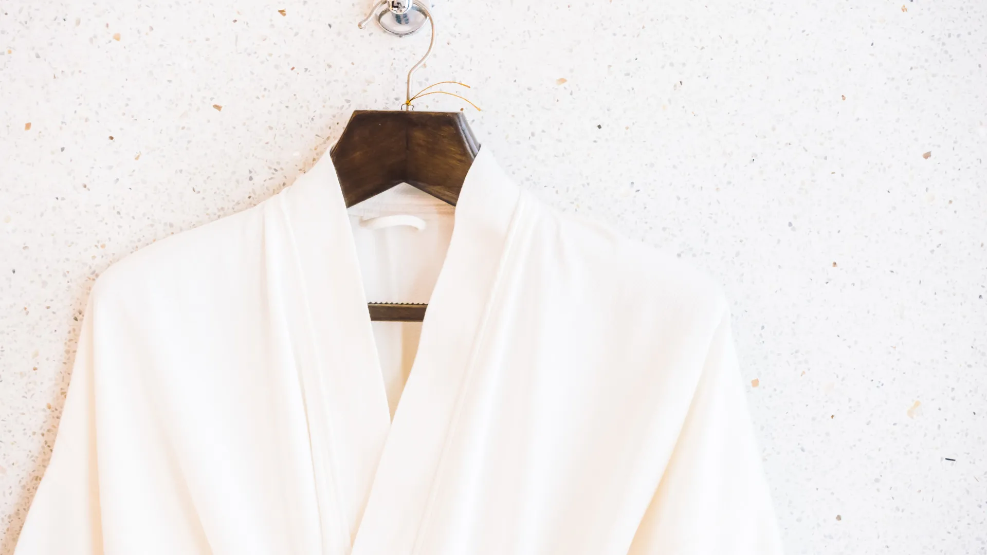 S’envelopper de douceur : bien choisir son peignoir de bain