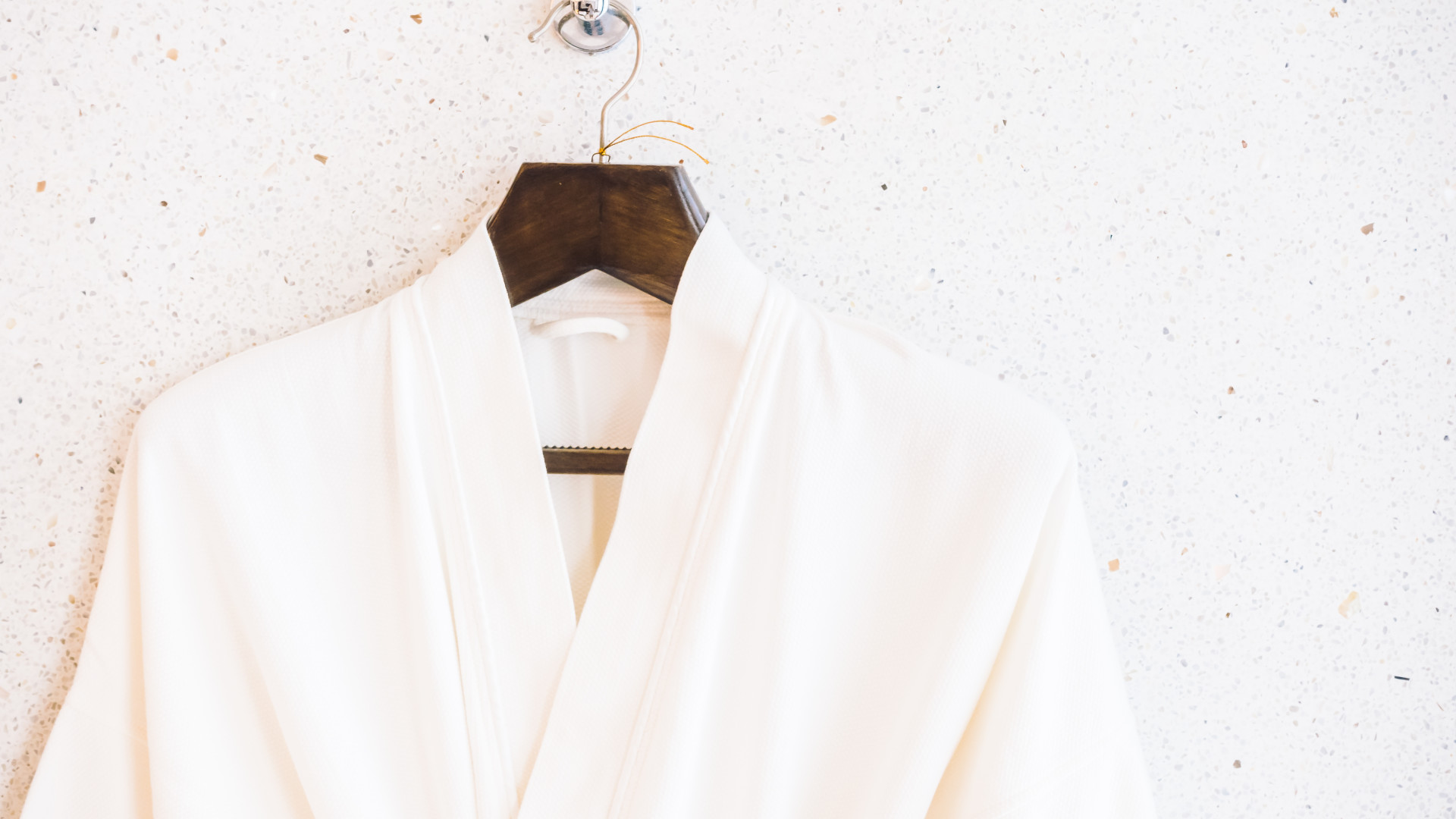 S’envelopper de douceur : bien choisir son peignoir de bain