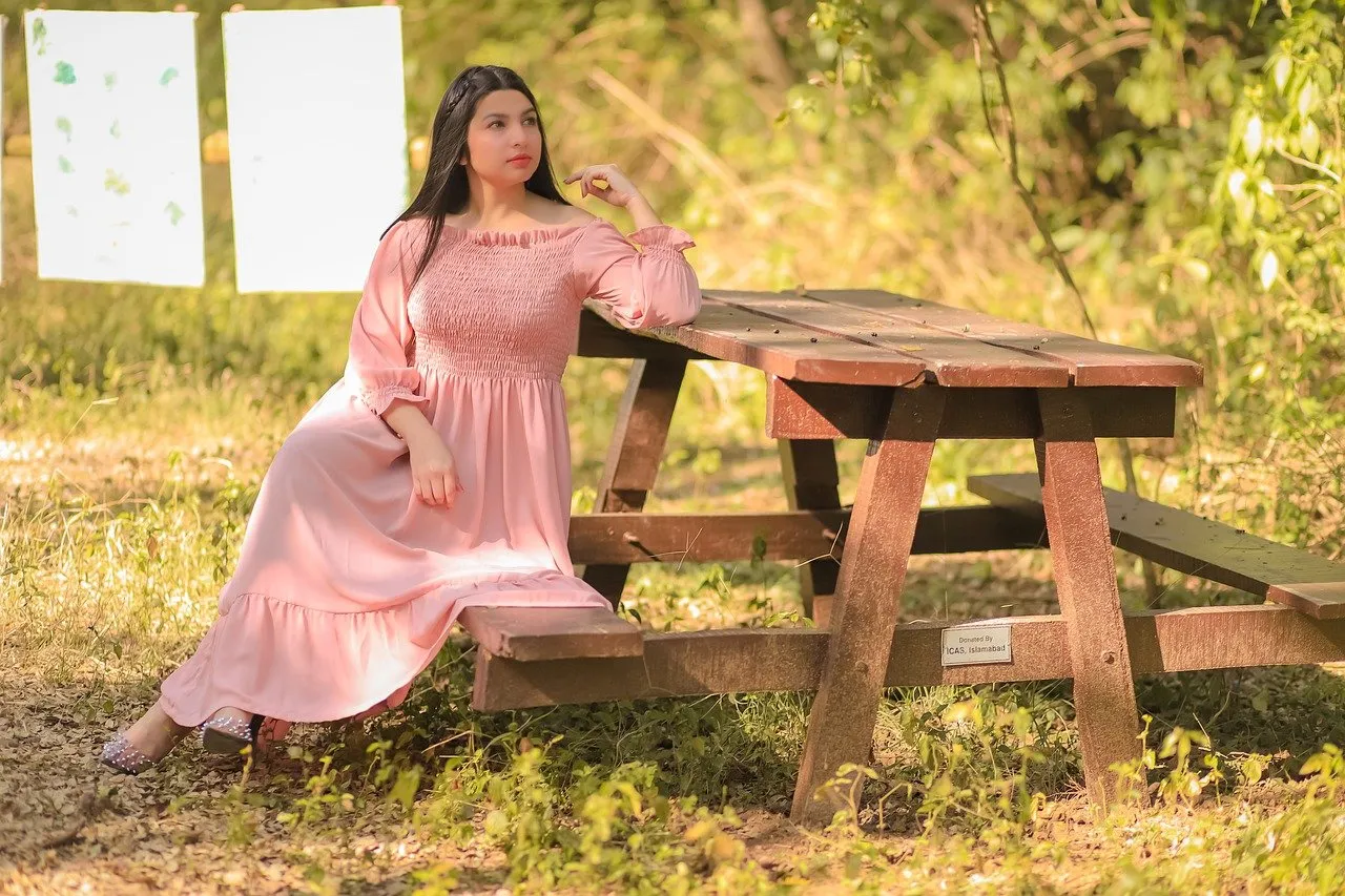 Robes été 2024 : toutes les tendances pour un look frais et stylé