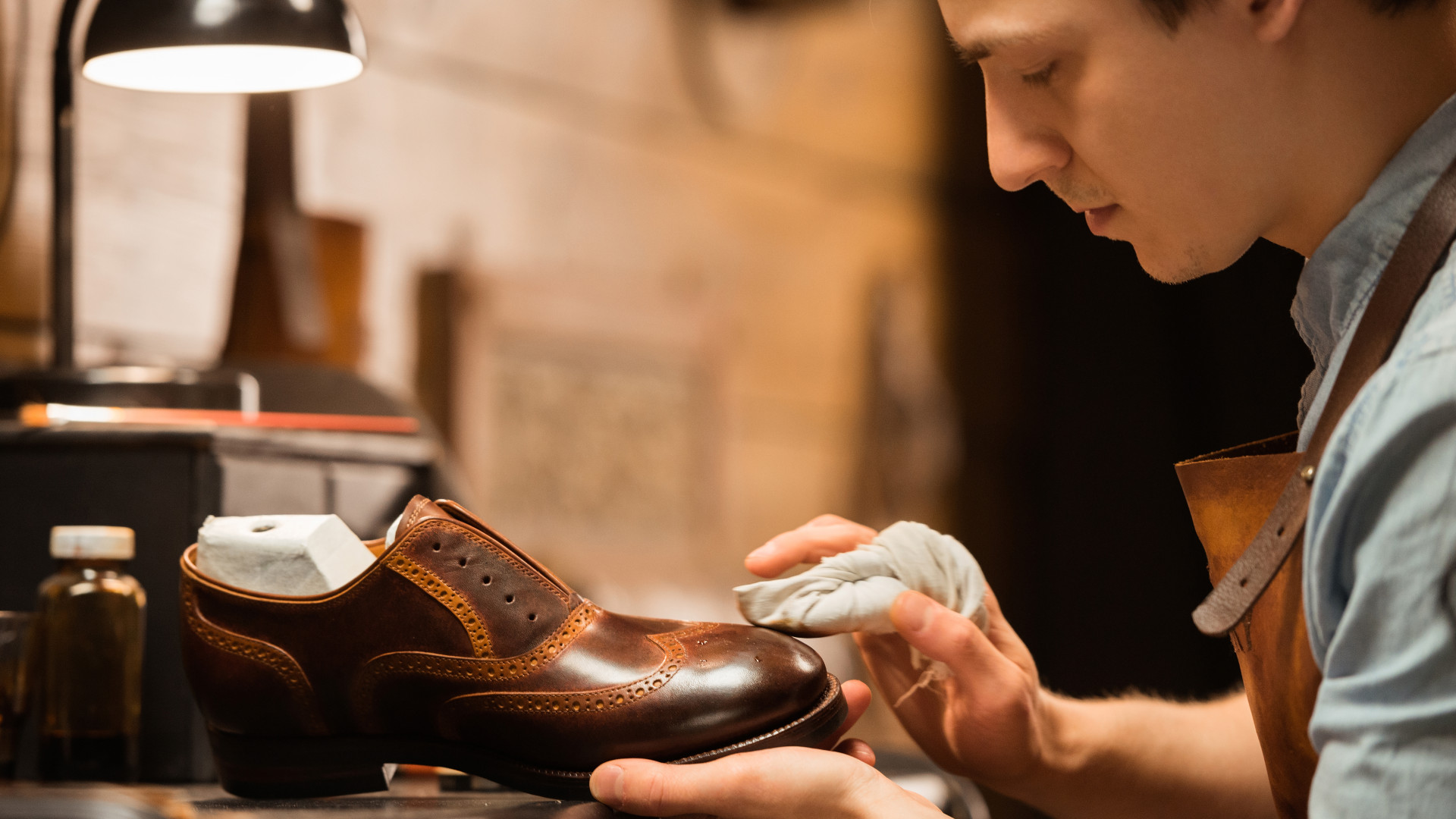 Coffret de cirage : le kit pratique pour entretenir ses chaussures en cuir