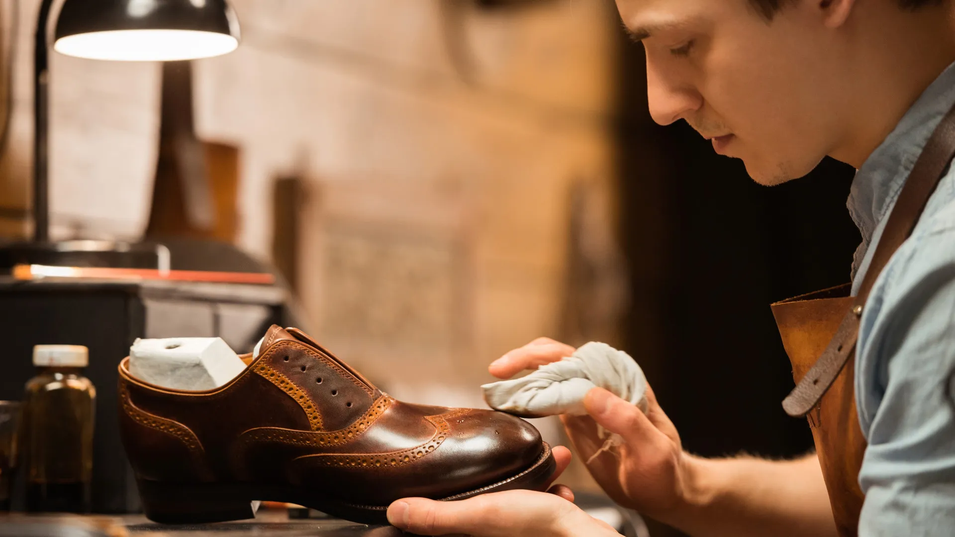 Coffret de cirage : le kit pratique pour entretenir ses chaussures en cuir