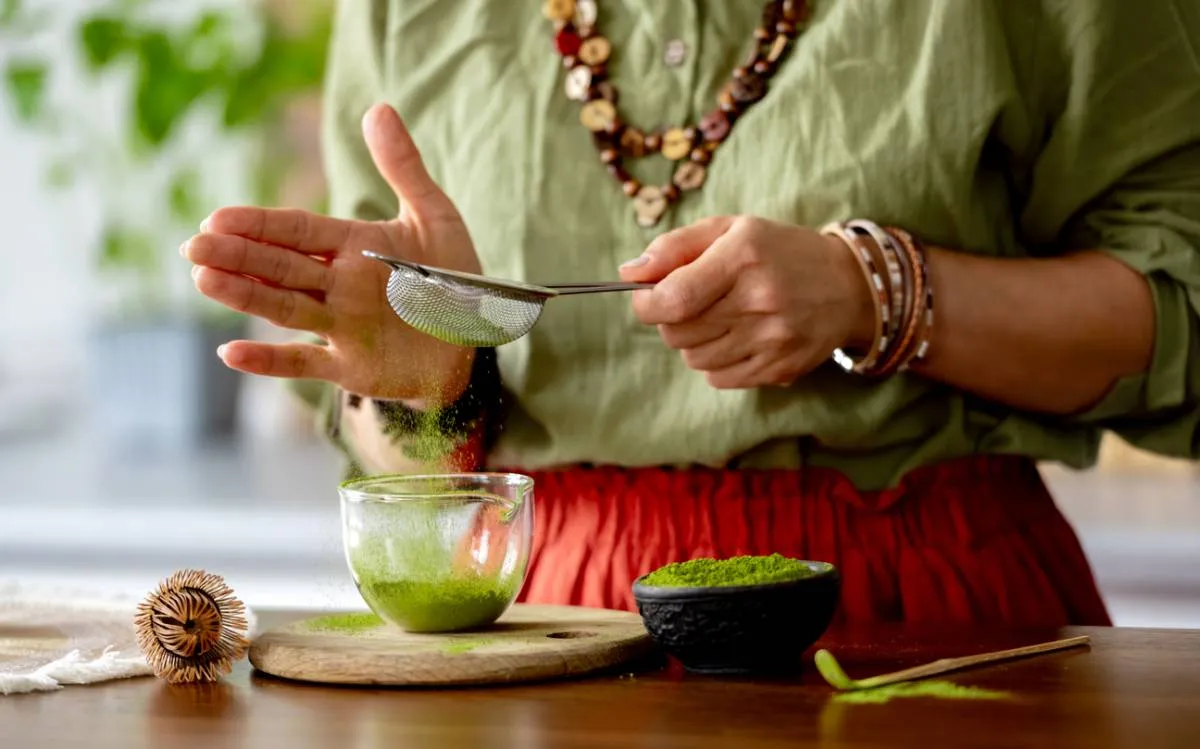 Une parenthèse végétale : ce que le bol de matcha murmure à nos journées pressées