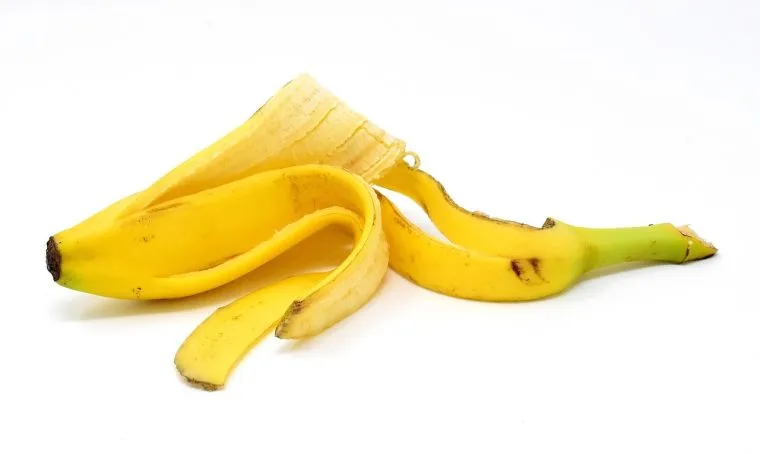 5 façons d’utiliser la peau de banane pour lutter contre l’acné naturellement