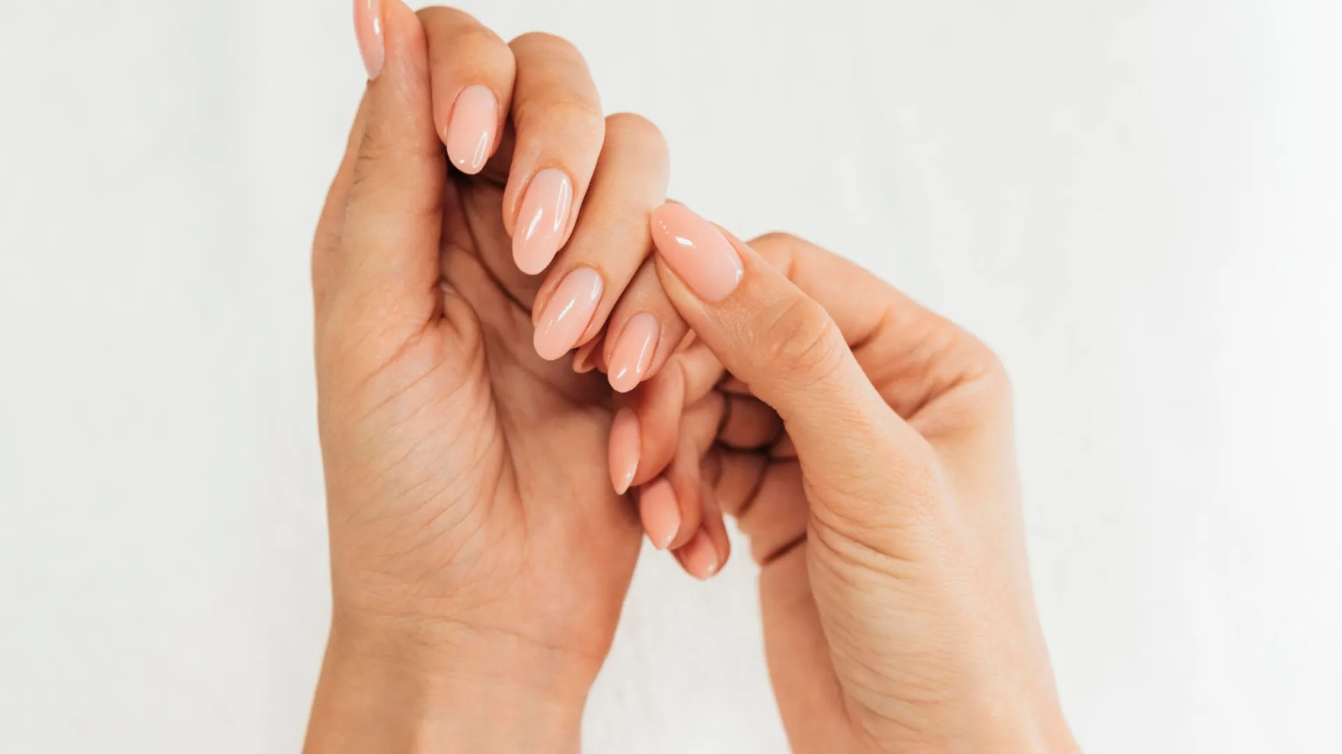 Les bienfaits des vernis semi-permanents bio pour vos ongles et votre santé