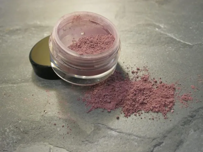 Poudre pour le corps : une recette naturelle de poudre pour le corps à la rose