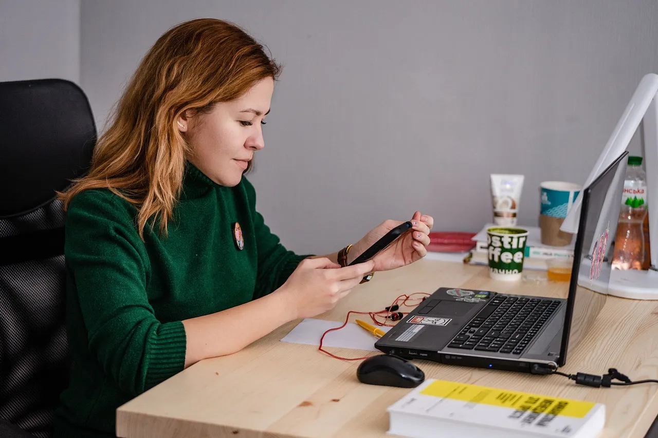 Lettre recommandée en ligne : un allié discret dans la vie des femmes modernes