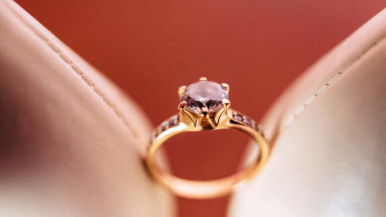 Pourquoi les bijoux anciens sont-ils considérés comme des investissements ?