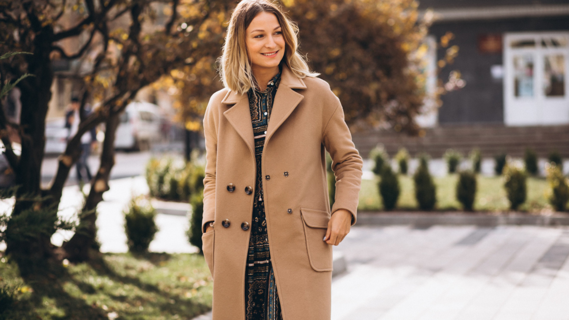 Tendances mode automne 2025 : les pièces incontournables, des manteaux aux accessoires