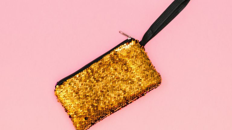 Accessoires à paillettes : comment insuffler de l’éclat dans les looks du quotidien ?
