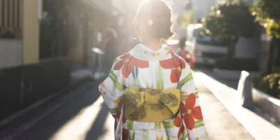 Comment porter un kimono au quotidien avec style ?