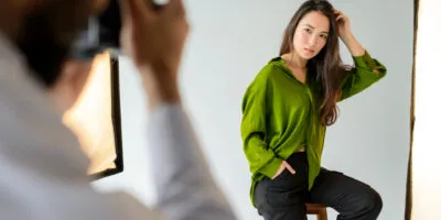 Pourquoi les agences exigent encore des polas professionnels ?
