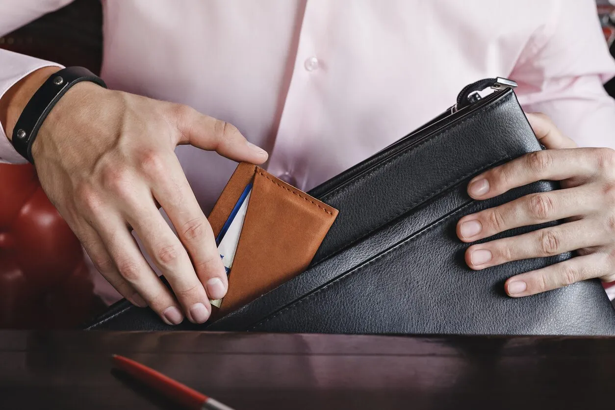 Les raisons d’opter pour un porte-cartes élégant
