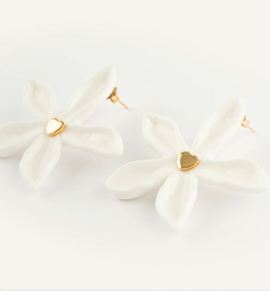 Soyez tendance, portez des bijoux floraux