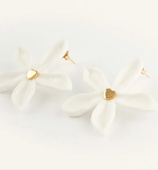 Soyez tendance, portez des bijoux floraux