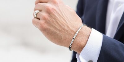 Bijoux personnalisés : la tendance chic qui s’impose dans la mode masculine