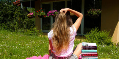5 livres à mettre dans la valise de votre fille de 10 à 13 ans pour les vacances