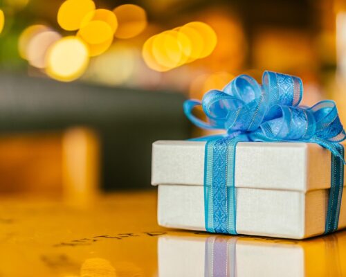 10 idées de cadeaux de fin d’année originaux, utiles et responsables à offrir sans se tromper