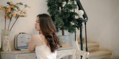 Combien_coûte_une_coiffeuse_à_domicile_?_Guide_des_tarifs_et_astuces_pour_bien_choisir